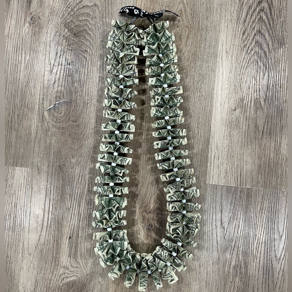 **GRADUATION MONEY 💰 LEI**
